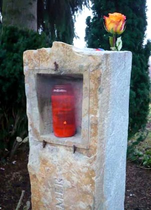 individuelle Grabsteine Ensemble Anröchter Dolomit Detail