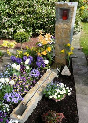 individuelle Grabsteine Ensemble Anröchter Dolomit